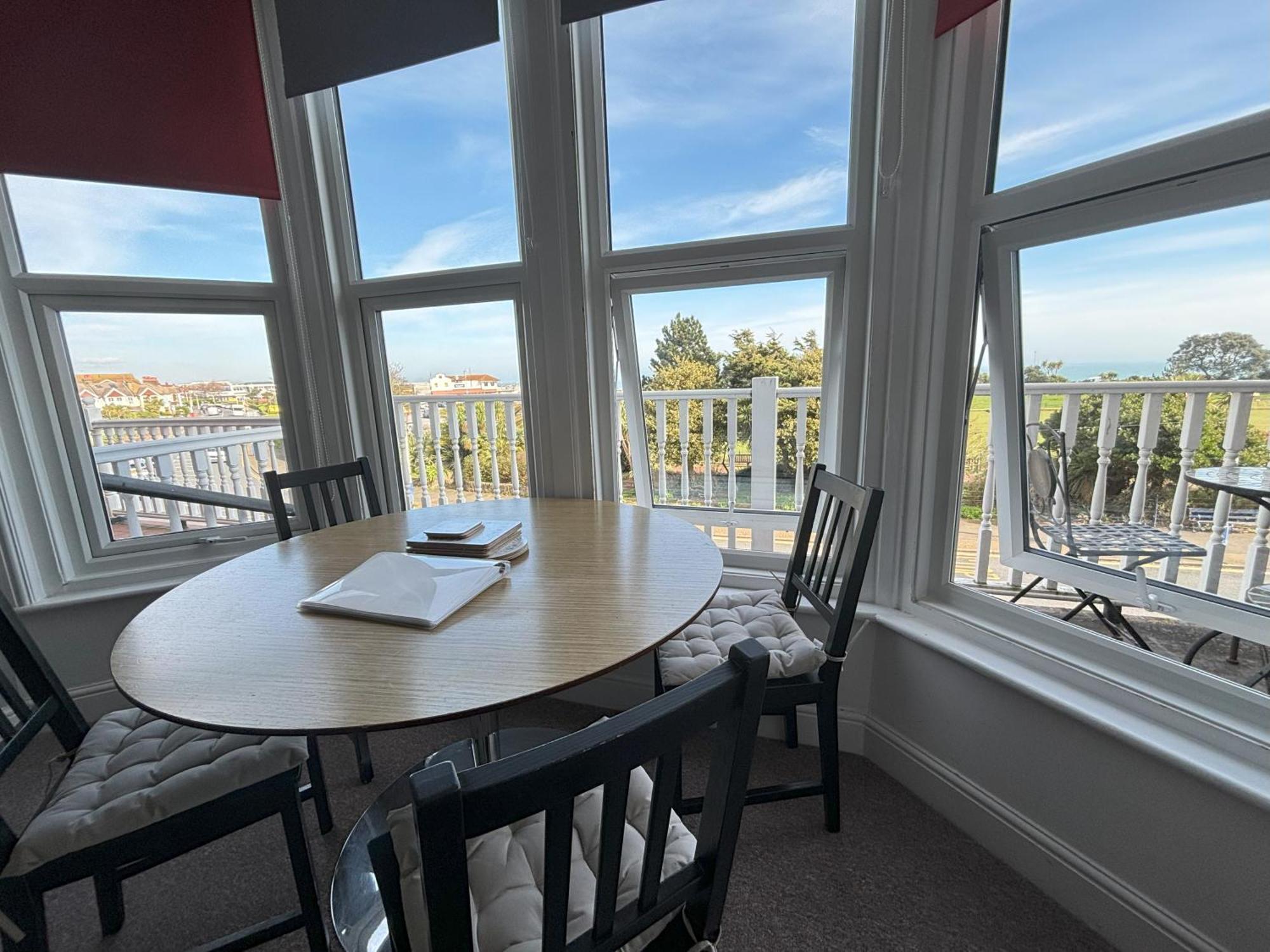 Seabreeze Apartment Eastbourne Ngoại thất bức ảnh